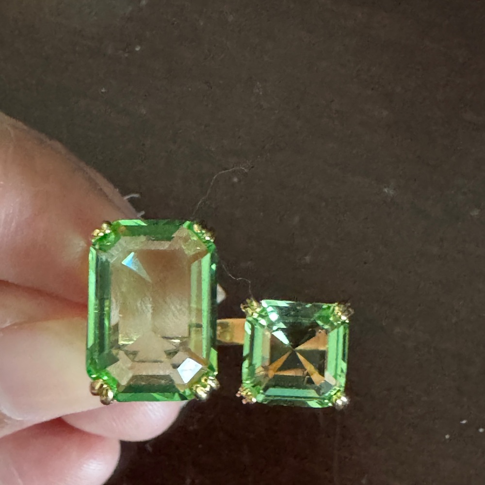 Elegant Green Gemstone Ring